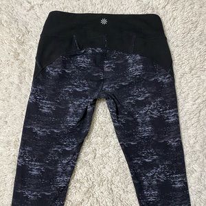 Athleta cropped leggings size small multi color